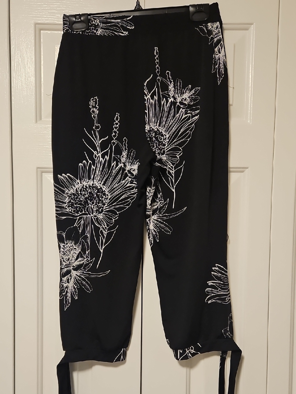 Black Floral Cropped Tie-Hem Pants